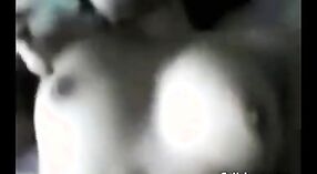 Kaendahan Asia Kidul Bares kabeh ing video erotis 2 min 30 sec
