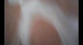 Masturbação e buceta dedilhado em vídeo Indiano 2 minuto 00 SEC