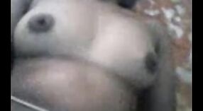 Masturbasi dan meraba vagina dalam video India 2 min 20 sec