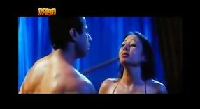 Gorący film Bollywood ze zmysłowymi scenami pocałunków 2 / min 20 sec