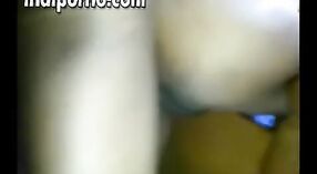 భారతీయ జంట ఇంట్లో ఉద్వేగభరితమైన ఎన్‌కౌంటర్‌లో మునిగిపోతుంది 0 మిన్ 30 సెకను