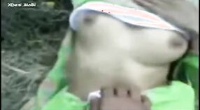 Vidéo de sexe en plein air fraîchement publiée d'une jeune fille rurale prise en flagrant délit 0 minute 0 sec