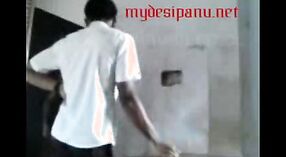 Một cô gái đại học Từ Kerala được fucked bởi anh họ của cô trong một video rõ ràng 4 tối thiểu 40 sn