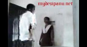 Een college meisje uit Kerala wordt geneukt door haar neef in een expliciete video 5 min 00 sec