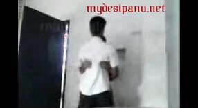 Ein College -Mädchen aus Kerala wird von ihrem Cousin in einem expliziten Video gefickt 0 min 40 s