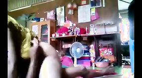 فتاة القرية من بوتان تنغمس في ممارسة الجنس المتشددين مع ابن عمها ، فضائح رسائل الوسائط المتعددة المسربة تسبب ضجة 14 دقيقة 20 ثانية