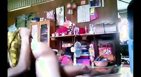 فتاة القرية من بوتان تنغمس في ممارسة الجنس المتشددين مع ابن عمها ، فضائح رسائل الوسائط المتعددة المسربة تسبب ضجة 19 دقيقة 00 ثانية