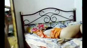 Gujarati diwasa wanita nemu mburi mburi kabungkus dening kanca sing cedhak 0 min 0 sec
