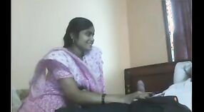 Индийская домохозяйка предается пикантному занятию по вебкамере с другом своего мужа 2 минута 50 сек