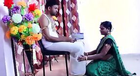 देसी भारतीय नौकरानी के साथ गहरी दरार और बड़े स्तन में बी ग्रेड फिल्म 0 मिन 50 एसईसी