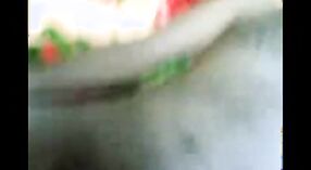 పరిపక్వ భారతీయ గృహిణి తన భర్తలను ప్రేరేపించిన పురుషాంగం కోసం డీప్‌త్రోట్ బ్లోజాబ్ ఇస్తుంది 0 మిన్ 50 సెకను