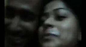 Une jeune mariée indienne s'engage dans une relation sexuelle intense avec son mari 20 minute 20 sec