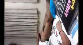 Rijpere Indiase Huisvrouw indulges in orale seks met vriend van haar man 3 min 20 sec