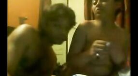 کرناٹک سے تعلق رکھنے والی ایک شادی شدہ خاتون نے اپنی پہلی گھریلو جنسی ویڈیو ریکارڈ کی 1 کم از کم 20 سیکنڈ