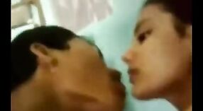 Деревенская девушка из Индии занимается сексом со своим соседом и записывает это на видео 1 минута 20 сек