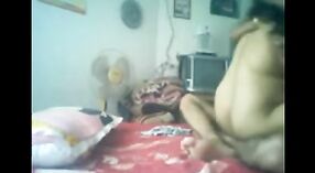 Indyjski gospodyni domowa indulges w steamy spotkanie z husbands przyjaciel 20 / min 20 sec