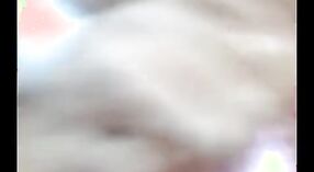 এমএমএস কেলেঙ্কারীগুলিতে তার প্রাক্তন প্রেমিকের সাথে গ্রাম মেয়ে ডালহিয়াস আউটডোর এনকাউন্টার 4 মিন 20 সেকেন্ড