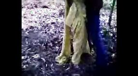 Een Bengaals dorp meisje enjoys outdoor seks in de jungle 1 min 20 sec