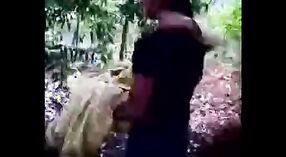 Ein bengalisches Dorfmädchen genießt Sex im Freien im Dschungel 1 min 00 s
