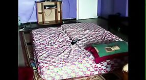 Indore'dan evli bir kadın, gizli bir kameraya yakalanan bir şoförle seks yapıyor 23 dakika 40 saniyelik