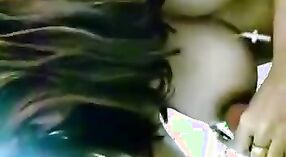 Une adolescente indienne voluptueuse fait une pipe sensuelle. Regardez plus sur Cam.sexdo.in 0 minute 0 sec