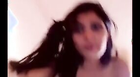 Seorang gadis India yang menawan tampil di webcam 18 min 20 sec