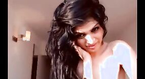 魅力的なインドの女の子がウェブカメラで演奏します 36 分 20 秒