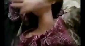 Une fille de Chandigarh joue dans une vidéo de sexe maison sur le thème du pendjabi 4 minute 00 sec