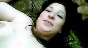 Desi tia se envolve em atividade sexual 5 minuto 20 SEC