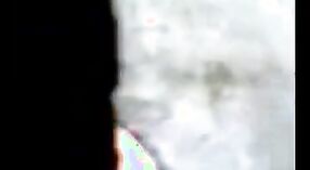 دیسی لڑکی کیمرے پر ایک باپ سے بھرا سولو شو کے لئے شاور میں undresses 2 کم از کم 40 سیکنڈ
