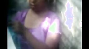 Một Cô gái Ấn độ cởi quần áo và bị ướt trong một bản ghi âm bí mật 4 tối thiểu 00 sn