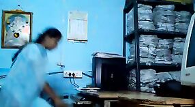 Tamil ofis çalışanları cinsel aktiviteye giriyor 1 dakika 20 saniyelik