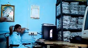 タミル語のオフィスワーカーは性的活動に従事しています 2 分 50 秒