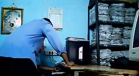 タミル語のオフィスワーカーは性的活動に従事しています 3 分 10 秒
