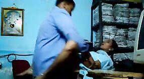 Pekerja kantor Tamil terlibat dalam aktivitas seksual 0 min 50 sec