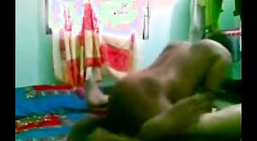 Intimes Heimvideo der verführerischen Surat Housewife Lia, mit dem als Inzest- und MMS -Skandale gekennzeichnet ist 9 min 40 s
