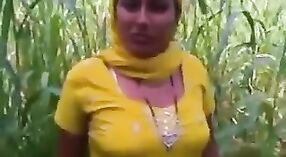 Pengaturan pedesaan Amritsar untuk pertemuan seksual di luar ruangan gadis Punjabi 0 min 0 sec