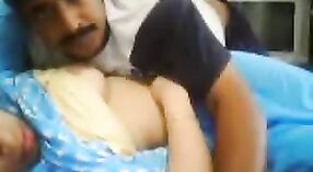 Des amants indiens s'enregistrent en train de faire l'amour devant une webcam 3 minute 00 sec