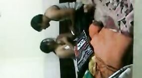 देसी कॉलेज प्रेमी त्यांचा जिव्हाळ्याचा व्हिडिओ सामायिक करतात - भाग 1 2 मिन 00 सेकंद