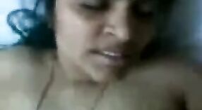 Telugu topluluğundan Hint ev hanımı Jayasudha 4 dakika 20 saniyelik