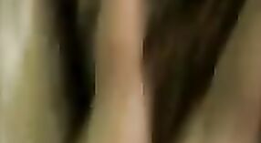 ಭಾರತೀಯ ಆಂಟಿ ಕೆಂಪು ಸೀರೆಯಲ್ಲಿ ವಿವಸ್ತ್ರಗೊಳ್ಳುತ್ತಾಳೆ, ಅವಳ ಬೆತ್ತಲೆ ದೇಹವನ್ನು ಬಹಿರಂಗಪಡಿಸುತ್ತಾಳೆ 1 ನಿಮಿಷ 20 ಸೆಕೆಂಡು