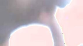 బహిరంగ లైంగిక ఎన్‌కౌంటర్ కోసం పెద్ద రొమ్ములతో దక్షిణ భారత పరిపక్వ మహిళ 1 మిన్ 40 సెకను