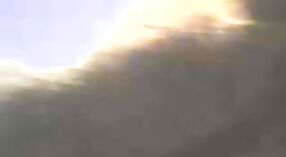 বহিরঙ্গন যৌন লড়াইয়ের জন্য প্রস্তুত বড় স্তন সহ দক্ষিণ ভারতীয় পরিপক্ক মহিলা 1 মিন 50 সেকেন্ড