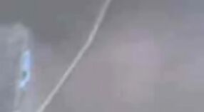 బహిరంగ లైంగిక ఎన్‌కౌంటర్ కోసం పెద్ద రొమ్ములతో దక్షిణ భారత పరిపక్వ మహిళ 2 మిన్ 00 సెకను