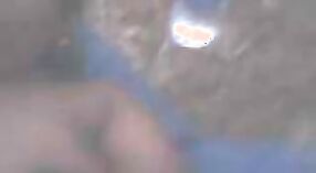 বহিরঙ্গন যৌন লড়াইয়ের জন্য প্রস্তুত বড় স্তন সহ দক্ষিণ ভারতীয় পরিপক্ক মহিলা 3 মিন 50 সেকেন্ড