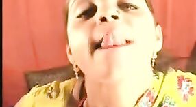 Die nordindische Schauspielerin zeigt ihre Brüste und Vagina in dampfendem Video 4 min 20 s