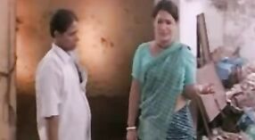 Penampilan sensual Devikas dalam film India yang menampilkan payudara besar 6 min 00 sec