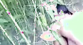பங்களாதேஷைச் சேர்ந்த ஒரு பெண் பல ஆண்களுடன் பாதுகாப்பற்ற உடலுறவில் ஈடுபடுகிறாள் 7 நிமிடம் 00 நொடி