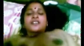 Indiase rijpere dame satisfies haar partners desires 2 min 10 sec