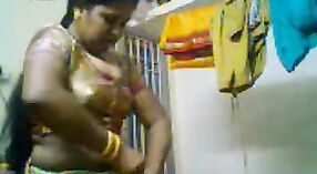 Desi aunty met groot borsten van Zuid India 0 min 0 sec